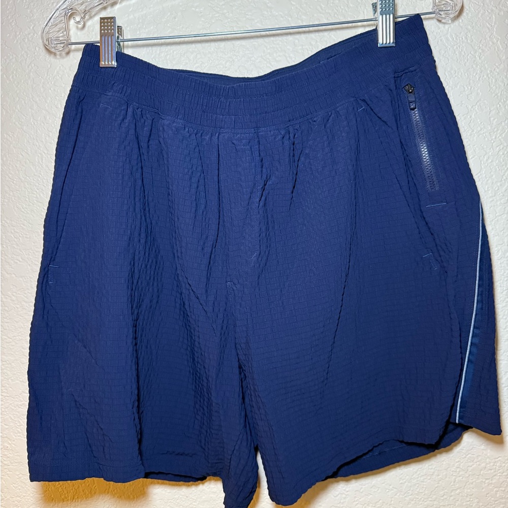 Lululemon Men’s Navy Textured Shorts Size L